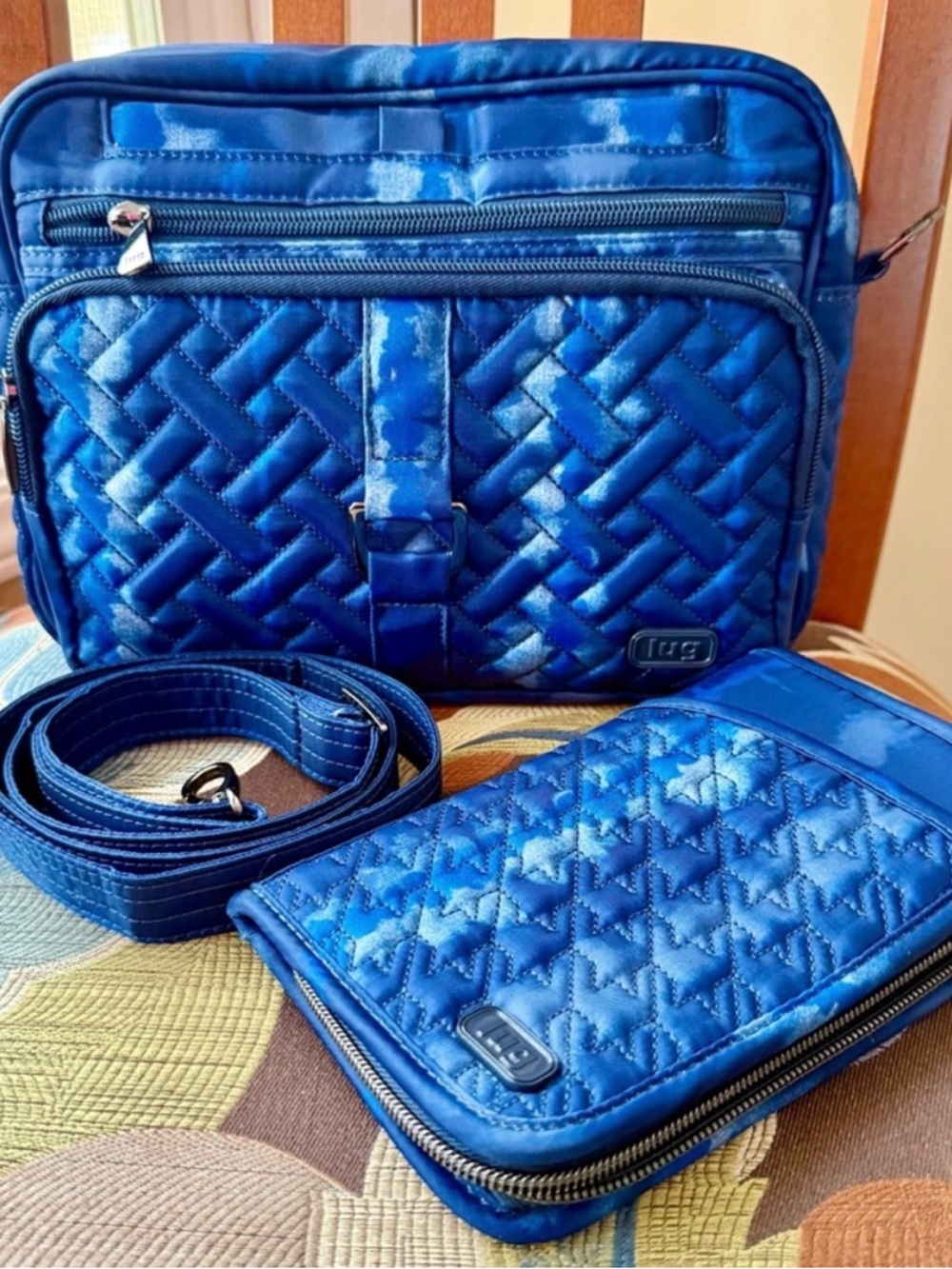 Lug Carousel XL in Shibori blue + Tandem zip wallet! NWOT - Picture 2 of 4